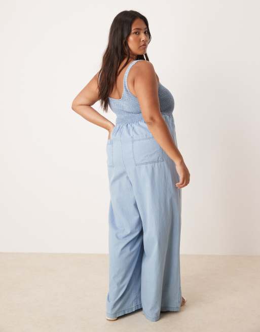 ASOS DESIGN Curve - Combinaison ample en denim doux avec corsage froncé - Délavage clair, 2 de 4