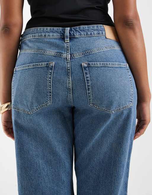 ASOS DESIGN Curve Comfort-Stretch Straight-Leg-Jeans in authentischem Mittelblau, 4 von 5