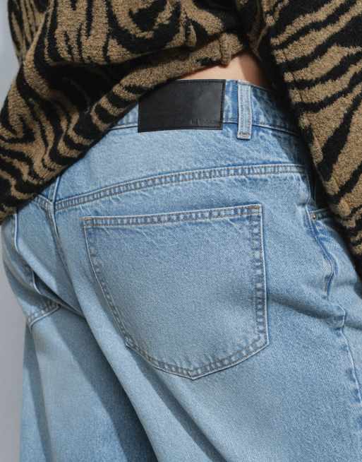 ASOS DESIGN Curve comfort stretch straight leg jeans in light wash, 4 of 5