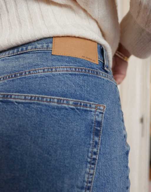 ASOS DESIGN Curve comfort stretch straight leg jean in mid blue