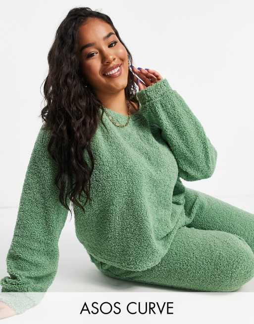 ASOS DESIGN Curve - Completo da casa in pile borg verde con joggers e felpa
