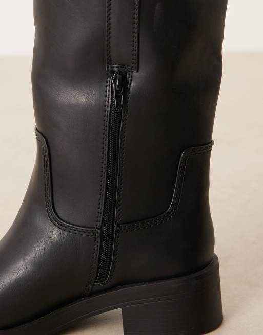ASOS DESIGN Curve Conan pull on chunky boots in black