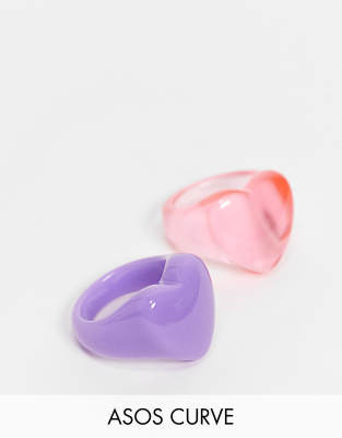 ASOS DESIGN Curve - Confezione da 2 anelli con design a forma di cuore in plastica, colore rosa e viola