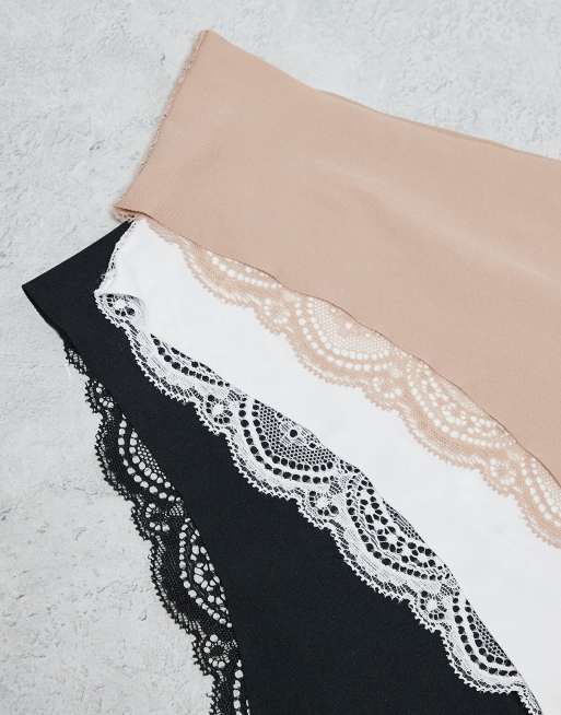 ASOS DESIGN Curve - Confezione da 3 perizomi beige invisibili e in pizzo nero, bianco e beige, 2 di 3