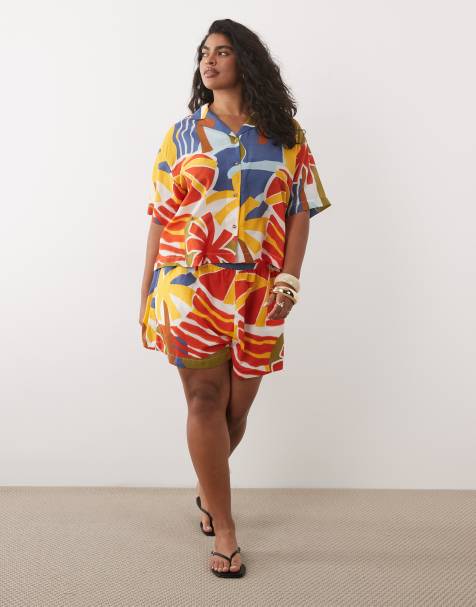 ASOS DESIGN Curve - Conjunto playero con estampado abstracto de pantalones cortos y camisa - view 1
