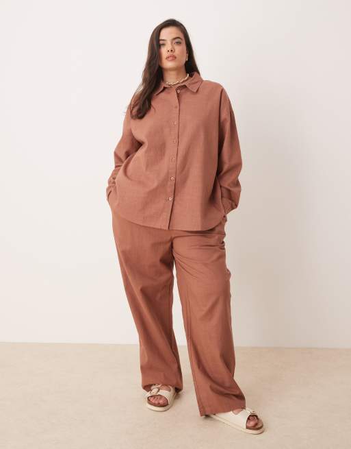 ASOS DESIGN Curve - Coordinato color mocha con camicia oversize in lino e pantaloni