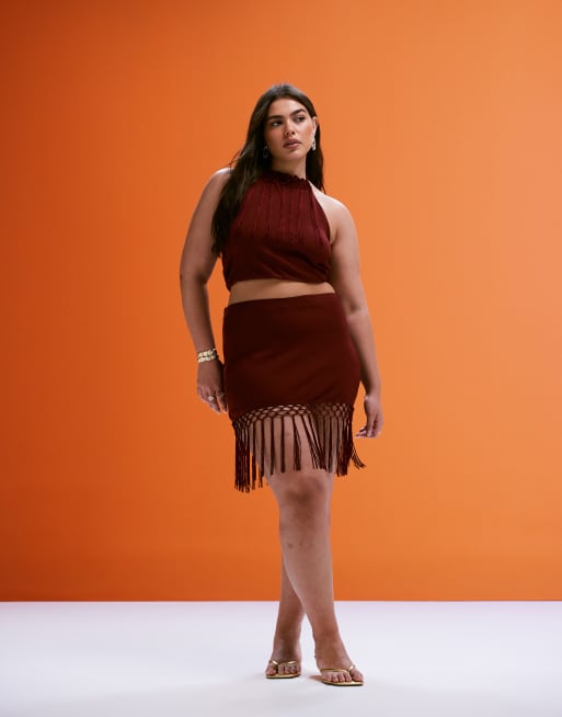 ASOS DESIGN Curve - Coordinato color ruggine con top allacciato al collo con frange e minigonna