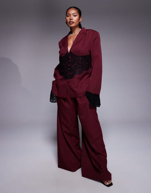 ASOS DESIGN Curve - Coordinato sartoriale color ciliegia scuro con pantaloni con fondo ampio e blazer con dettaglio a corsetto in pizzo