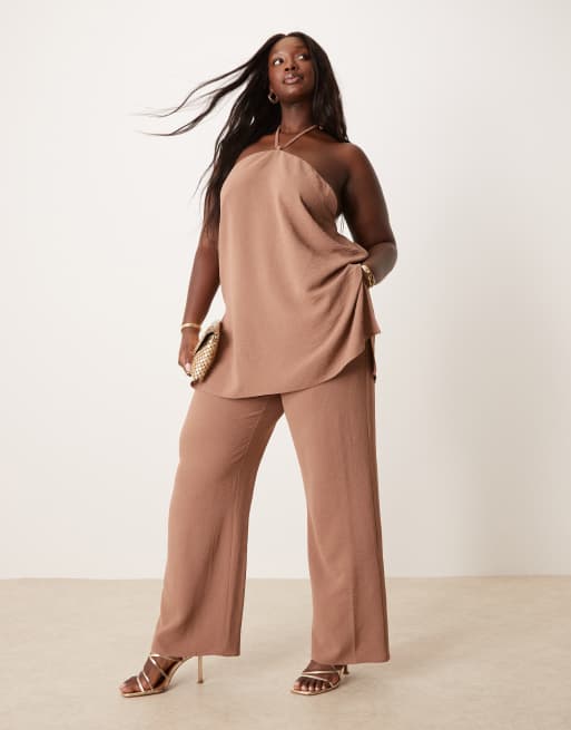 ASOS DESIGN Curve - Coordinato sartoriale color mocha con top allacciato al collo e pantaloni