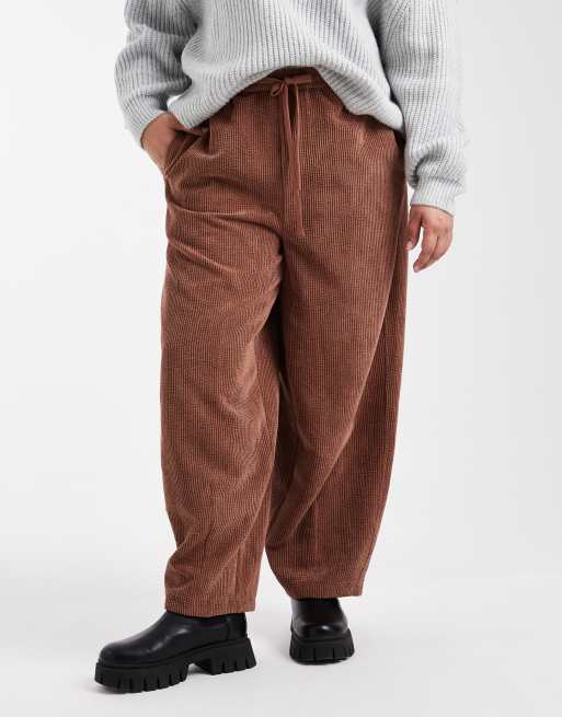 ASOS DESIGN Curve - Corduroy broek met ballonpijpen en elastische taille in chocoladebruin, 5 van 5