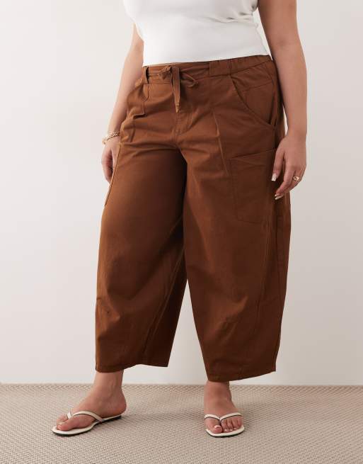 ASOS DESIGN Curve - Corduroy broek met ballonpijpen en elastische taille in chocoladebruin, 3 van 5