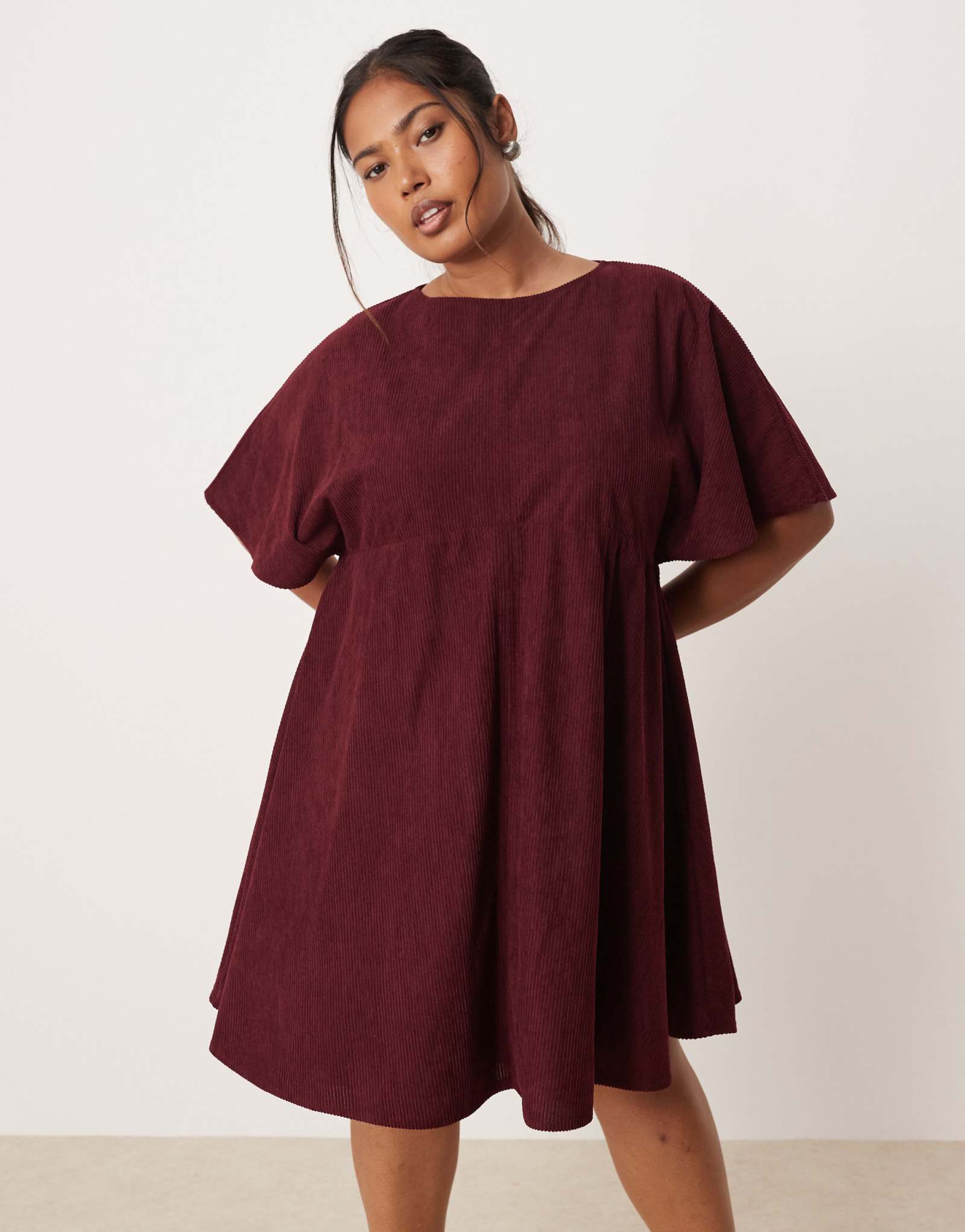 Мини-платье-футболка из вельвета ASOS DESIGN Curve сливового цвета с отделкой в виде строчки