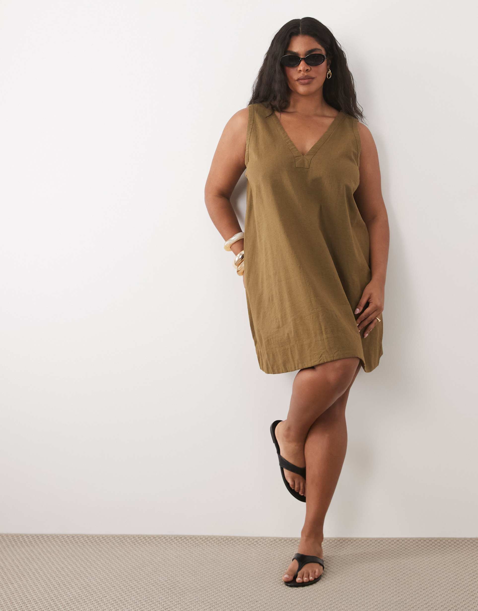 asos design curve cotton linen v neck smock mini dress in moss green