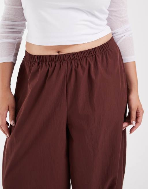 ASOS DESIGN Curve cotton nylon blend pull on balloon pants in brown, 3 of 5