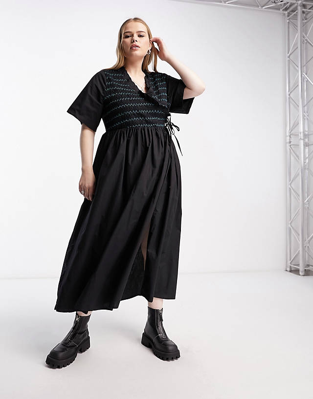 ASOS Curve - ASOS DESIGN Curve cotton shirred wrap midi smock dress in black