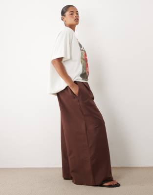 Широкие брюки из хлопчатобумажной саржи ASOS DESIGN Curve шоколадного цвета