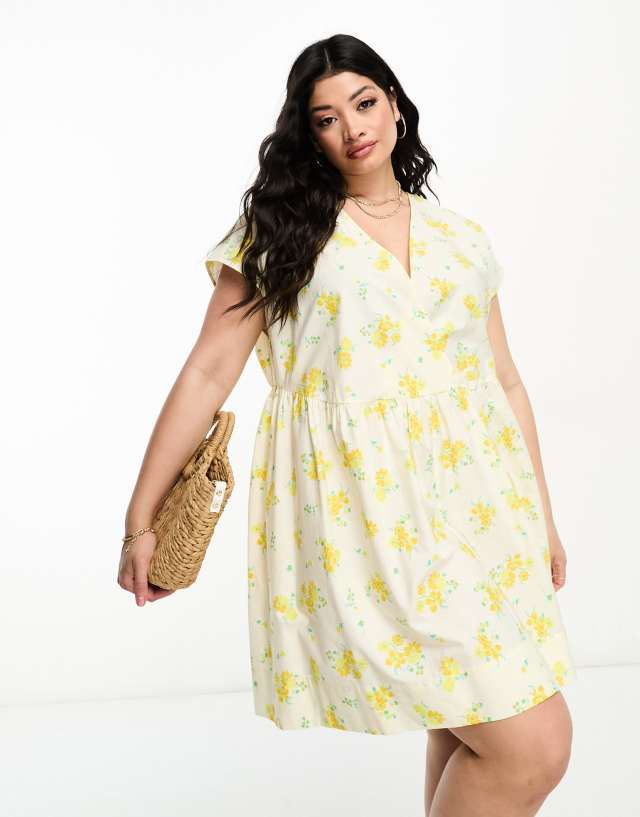 ASOS Curve - ASOS DESIGN Curve cotton v neck mini smock dress in ditsy floral