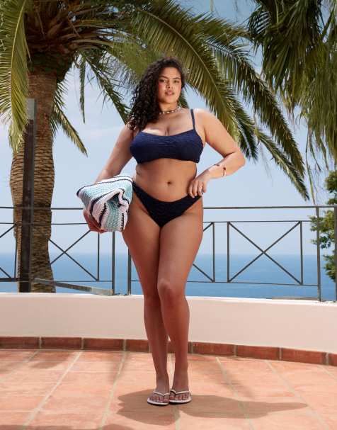 ASOS DESIGN Curve - Courtney - Marineblå og cropped bikinitop med skjult bøjle og tekstur - view 1