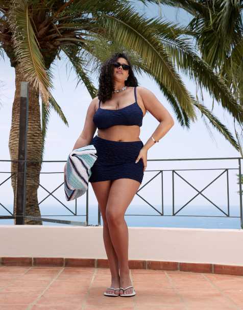 ASOS DESIGN Curve – Courtney – Strukturierter Baderock in Marineblau - view 1