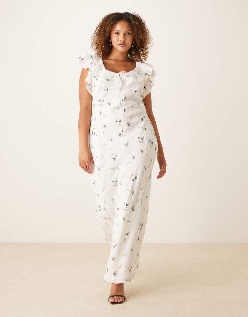 ASOS DESIGN Curve - Cremehvid maxikjole med flæser og hjerteformet hals samt tekstur og småblomstret print, 3 af 4