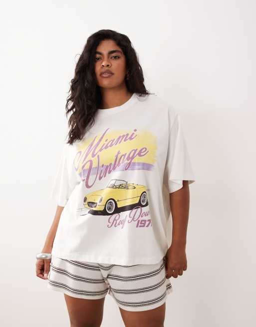 ASOS DESIGN Curve - Cremehvid oversized T-shirt med vintage bilgrafik