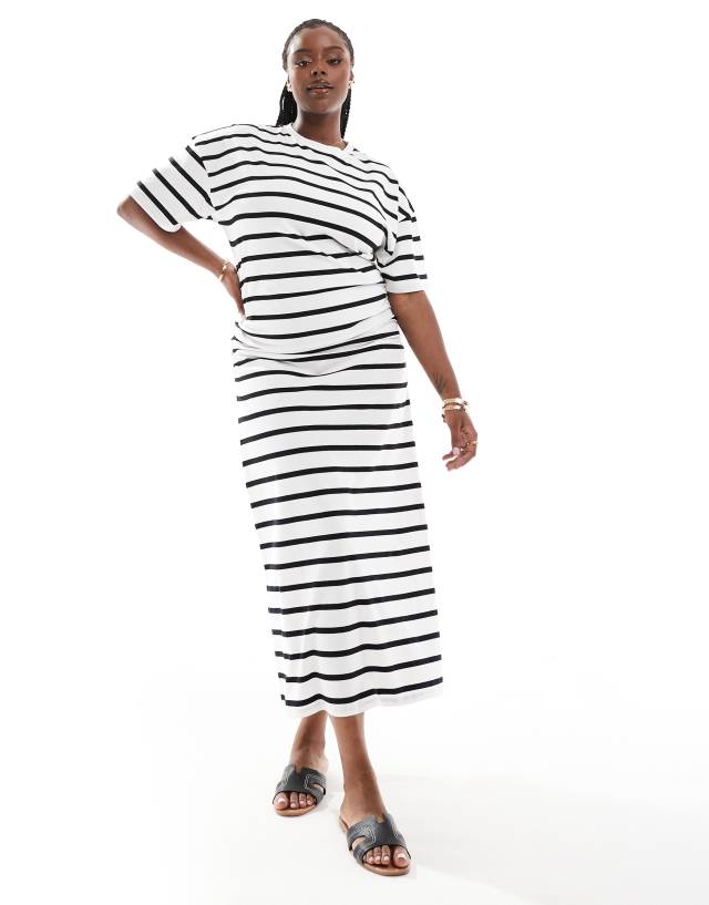 ASOS Curve - ASOS DESIGN Curve crew neck midi t shirt dress with ruched side in black and white stripe