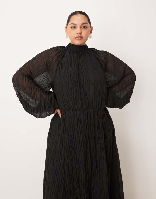 ASOS DESIGN Curve crinkle pleat blouson sleeve high neck maxi dress in black, 2 of 4