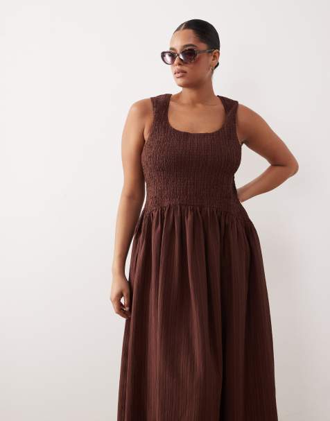 ASOS DESIGN Curve crinkle scoop neck maxi sundress with shirred waist in chocolate 