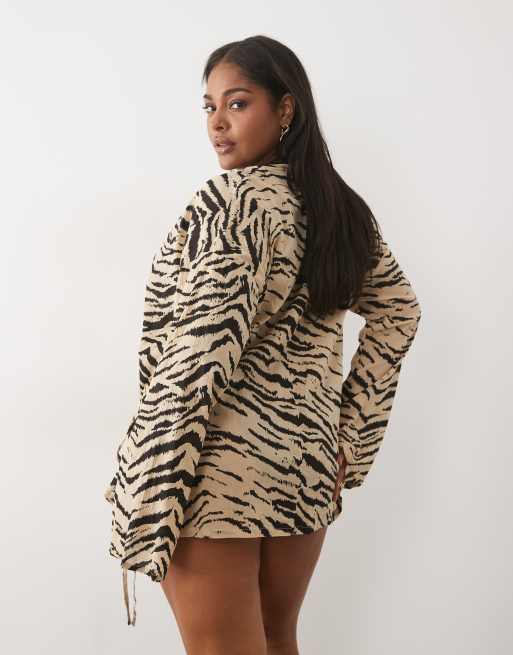 ASOS DESIGN Curve crinkle tie front cover up in zebra print, 4 of 4