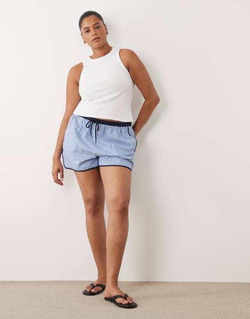 ASOS DESIGN Curve crinkle tipped pull on shorts with tie in blue stripe, 3 of 5
