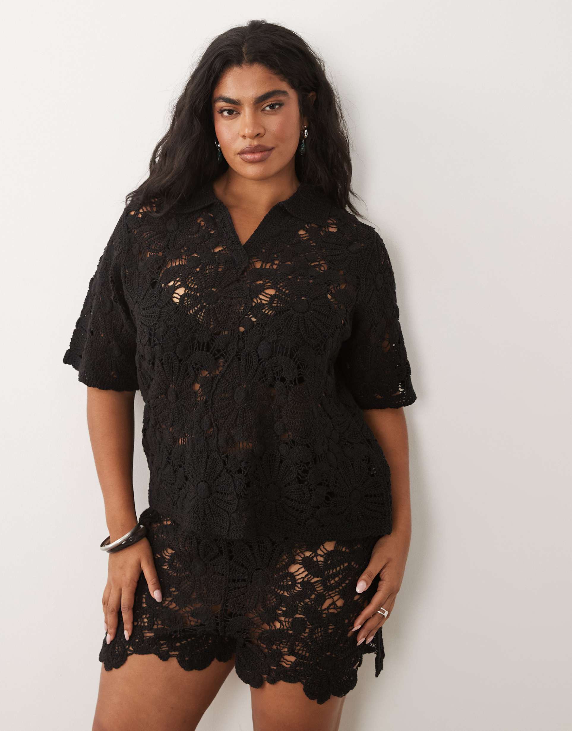asos design curve crochet shorts in black - part of a set