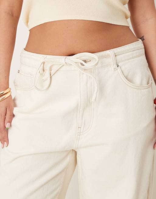 ASOS DESIGN Curve crop wide leg dad jean with belt in ecru, 5 of 5