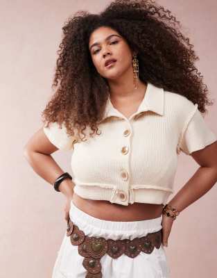 ASOS DESIGN Curve - Cropped Hemdbluse in Cremeweiß mit Waffelstruktur und Knopfleiste