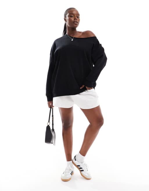 ASOS DESIGN Curve – Czarna bluza oversize z odsłoniętym ramieniem, 4 z 4
