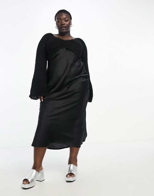 ASOS DESIGN Curve – Czarna satynowa sukienka maxi z długimi rękawami i szydełkowaną górą
