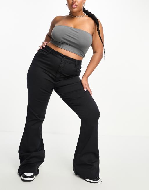ASOS DESIGN Curve – Czarne bardzo elastyczne jeansy dzwony o kroju podkreślającym sylwetkę