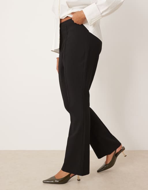 ASOS DESIGN Curve – Czarne eleganckie spodnie z rozszerzanymi nogawkami, 3 z 5