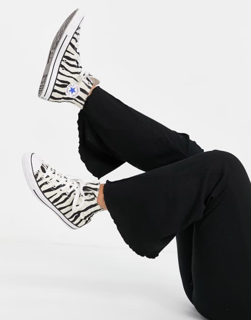 ASOS DESIGN Curve – Czarne prążkowane dzwony z karbowanym wykończeniem, 3 z 4
