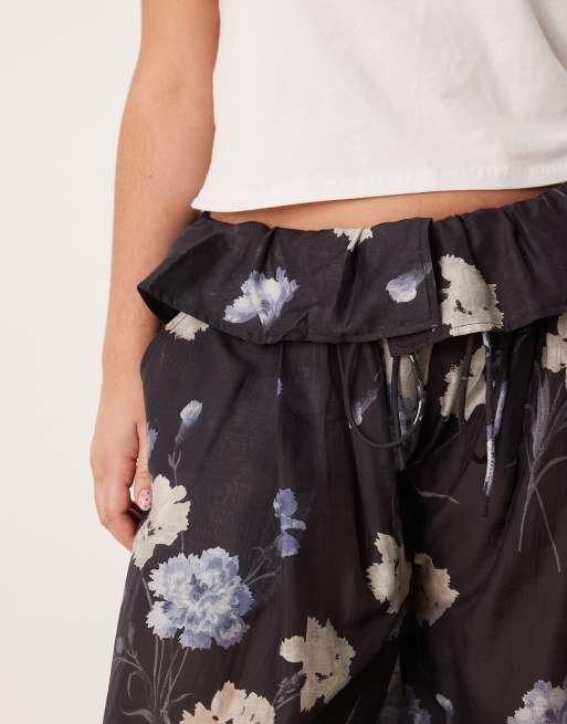 ASOS DESIGN Curve – Czarne zwiewne spodnie w kwiatowy wzór, 5 z 5