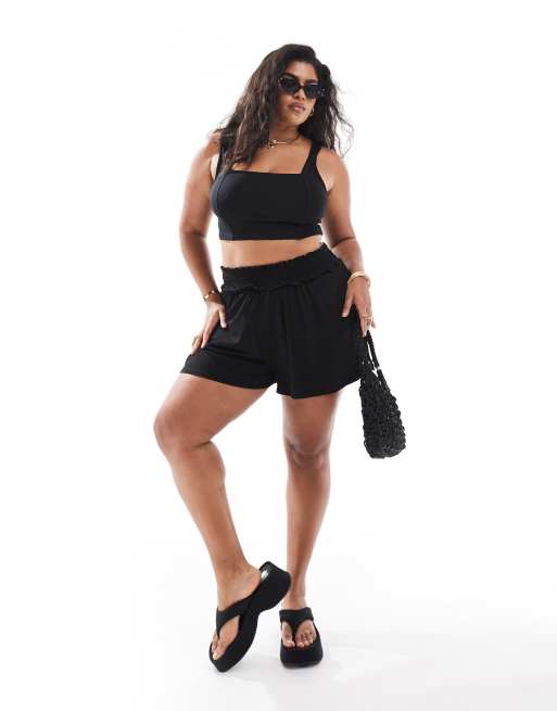 ASOS DESIGN Curve – Czarne zwiewne szorty z marszczoną talią