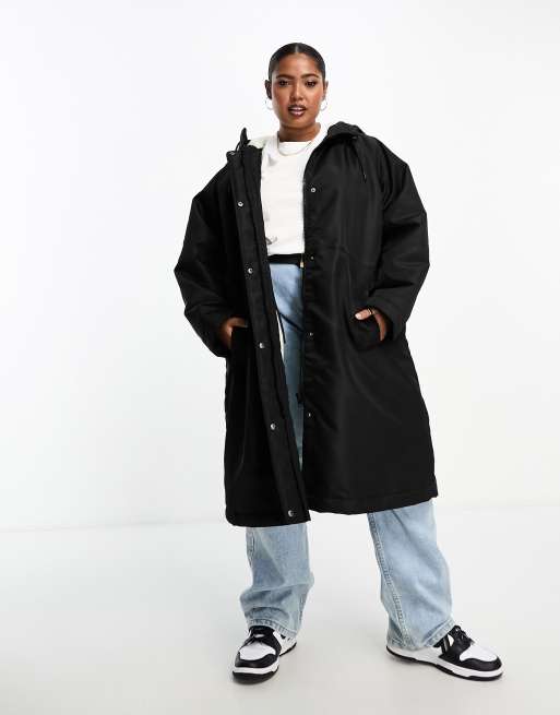 ASOS DESIGN Curve – Czarny długi płaszcz przeciwdeszczowy oversize z podszewką z kożuszka
