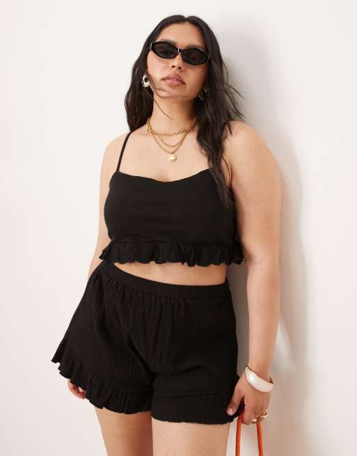 ASOS DESIGN Curve – Czarny krótki top z falbanką u dołu z gniecionego materiału, część zestawu