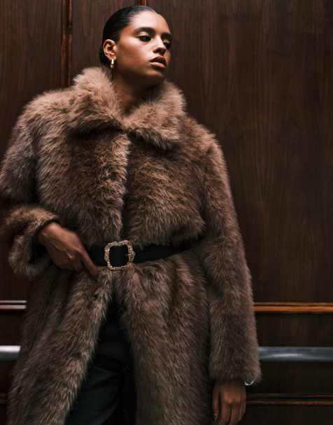 ASOS DESIGN Curve – Czarny pasek na talię i biodra z klamrą z efektem stopienia w kolorze złota - view 1