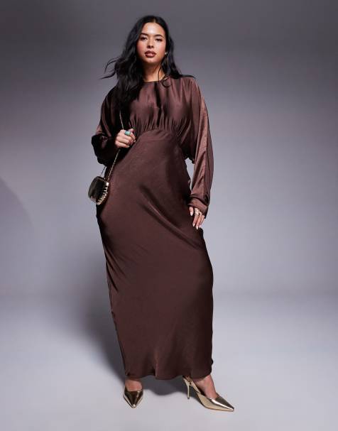 ASOS DESIGN Curve – Czekoladowa satynowa sukienka maxi z nietoperzowymi rękawami - view 1