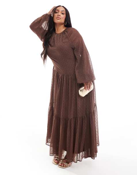 ASOS DESIGN Curve – Czekoladowa sukienka maxi z zabudowanym dekoltem i muszelkowymi godetami w żakardowy wzór devore - view 1