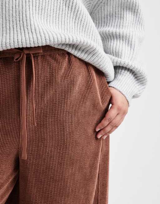 ASOS DESIGN Curve – Czekoladowe wciągane sztruksowe spodnie barrel, 2 z 5