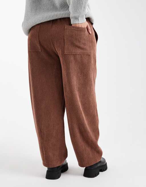 ASOS DESIGN Curve – Czekoladowe wciągane sztruksowe spodnie barrel, 3 z 5
