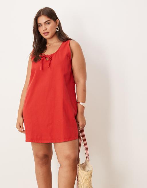 ASOS DESIGN Curve – Czerwona jeansowa sukienka mini z dekoltem w kształcie litery U i kokardką z przodu