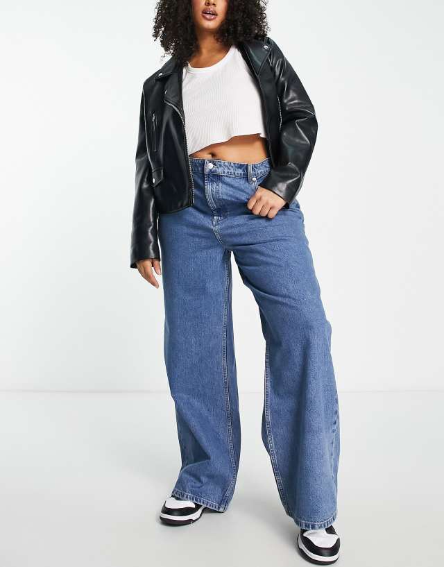 ASOS DESIGN Curve dad jeans in mid blue