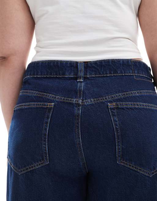 ASOS DESIGN Curve – Dad-Jeans mit weitem Bein in Rinse-Waschung, 4 von 5